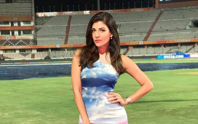 Hot Female Anchors Of Ipl Till Now Who Stole Millions Of Hearts Storytimes