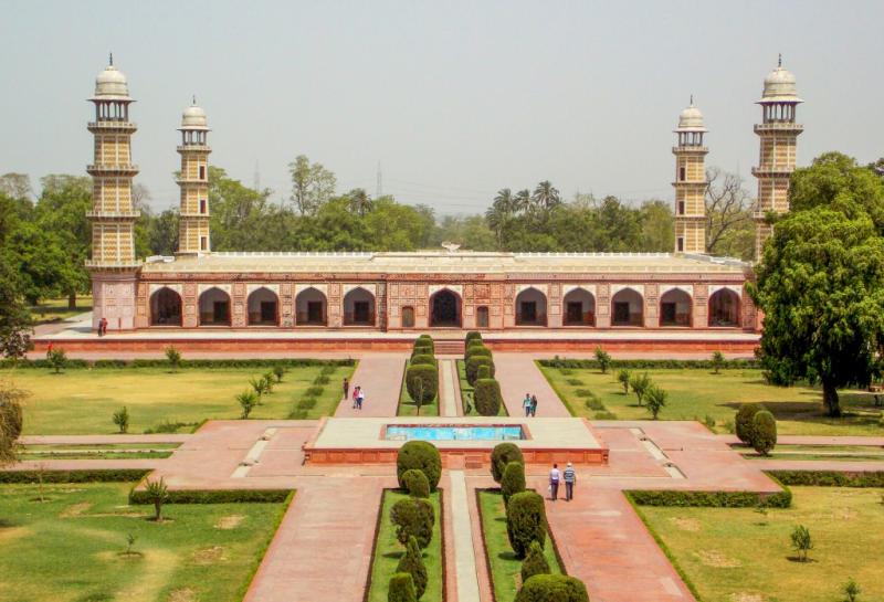 Most Famous Tombs In The World 
