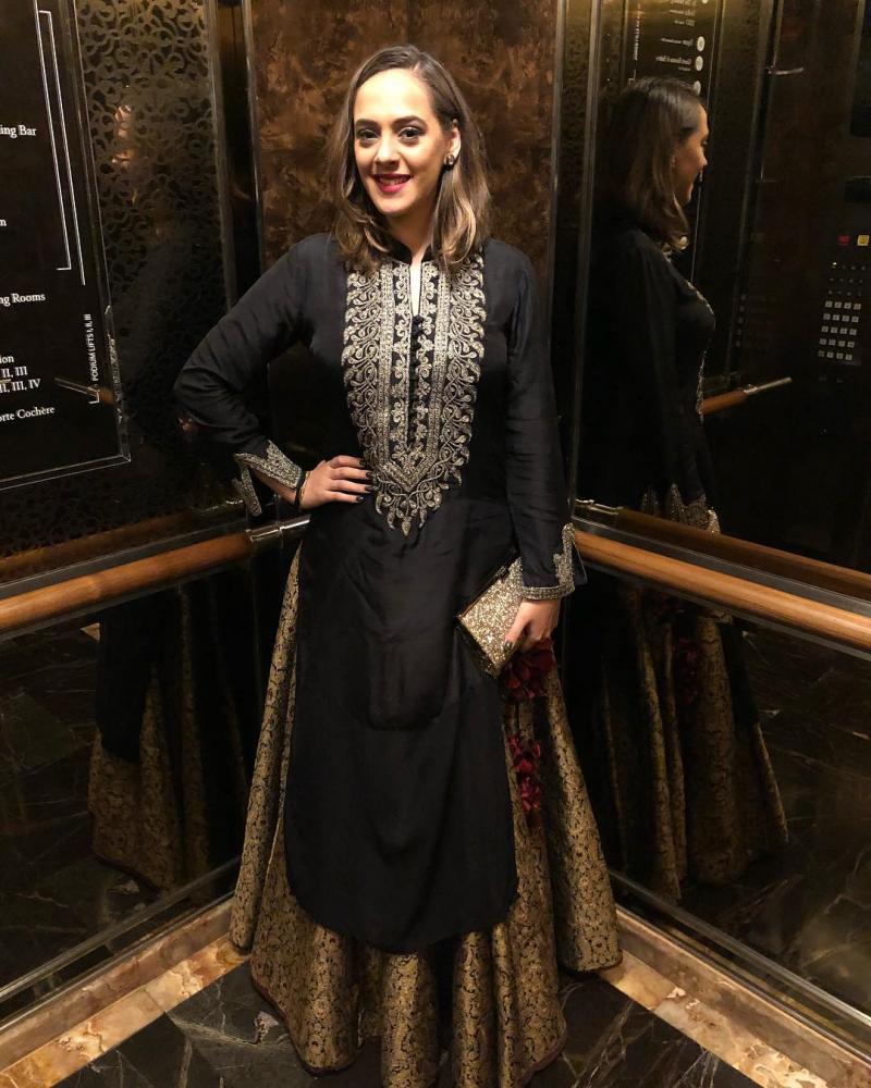 10 gorgeous and glamorous wives of India