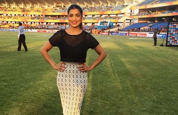 Hot Female Anchors Of Ipl Till Now Who Stole Millions Of Hearts Storytimes 