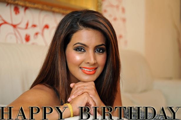 10 gorgeous and glamorous wives of India