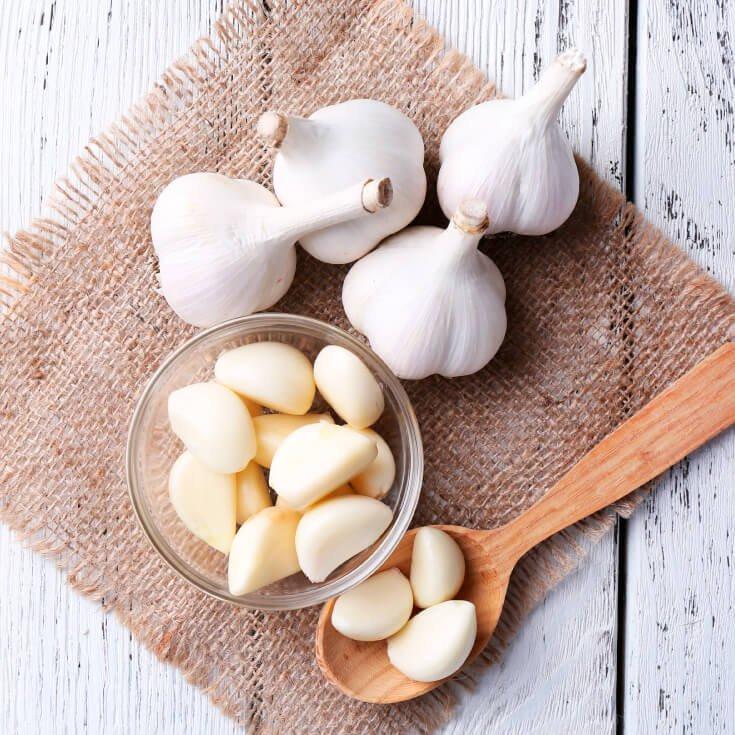 Garlic Usage for hair growth: Tips and benefits.
